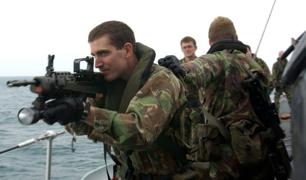 Ρεσάλτο Βρετανών πεζοναυτών σε ιρανικό τάνκερ – Τεχεράνη: «Θα το πληρώσετε στον Κόλπο» (φωτό, βίντεο)