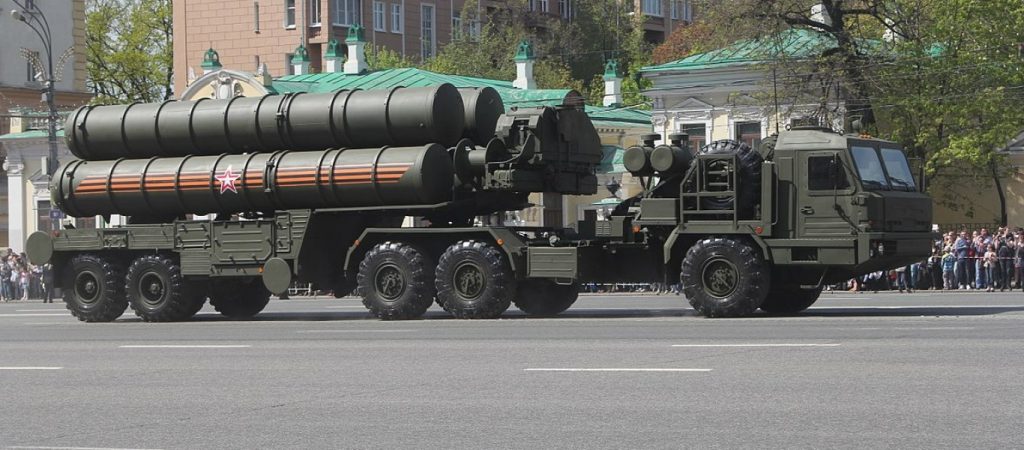 «Τα πρώτα ρωσικά S-400 που έχει αγοράσει η Άγκυρα θα φορτωθούν σε αεροπλάνα την Κυριακή» λέει το Haberturk