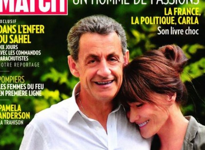 O Σαρκοζί ξαφνικά ψήλωσε – Τι συμβαίνει στο εξώφυλλο με την Κάρλα Μπρούνι στο Paris Match (φωτο)