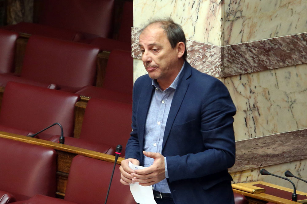 Δράμα: Πολιτική διαμαρτυρία κατά του βουλευτή του ΣΥΡΙΖΑ Χρήστου Καραγιαννίδη  για την εκχώρηση της Μακεδονίας (φωτο)