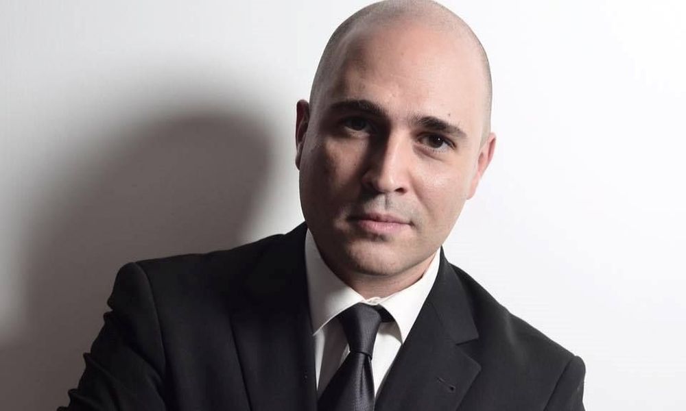 Κωνσταντίνος Μπογδάνος: Αναχώρησε για το νησί που θα γίνει ο γάμος του (φωτο)