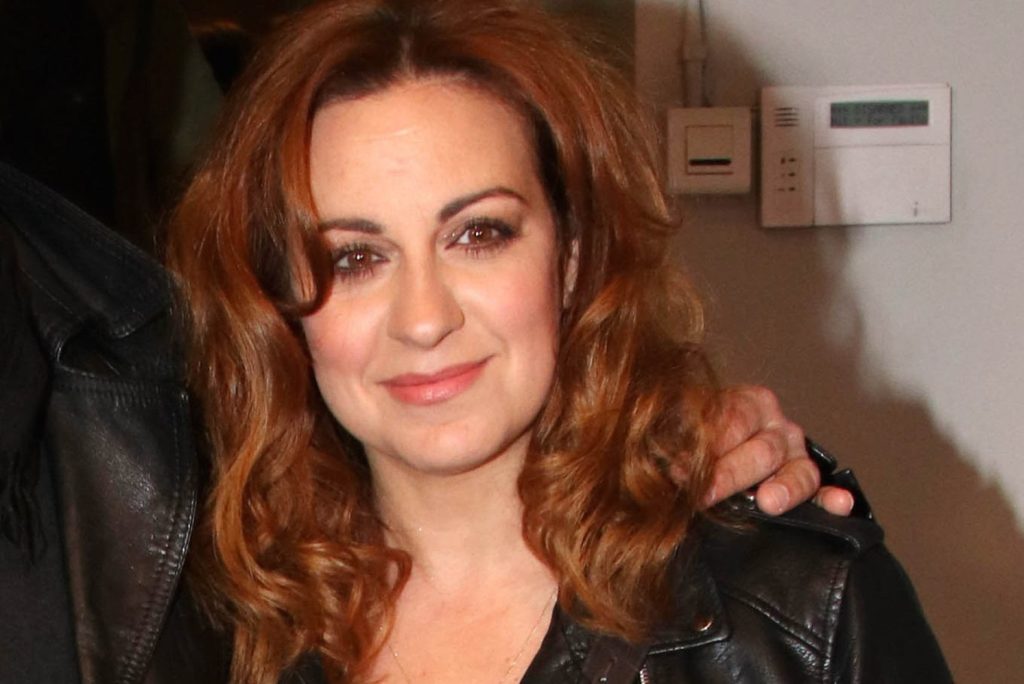 Ευαγγελία Μουμούρη: «Στις περιοδείες μένω μόνη μου, δεν με θέλει κανένας!» (βίντεο)