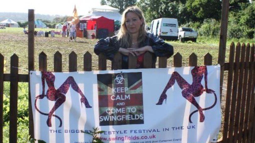 Swingfields: Ξεκίνησε το μεγαλύτερο φεστιβάλ ομαδικών συνευρέσεων στον κόσμο (φωτό, βίντεο)
