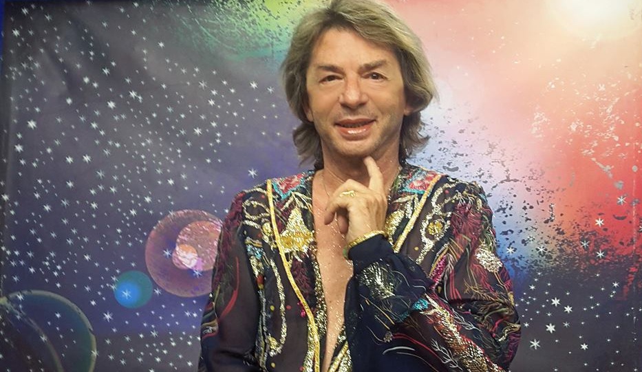 Πατήρ Κυπριανός ο… Νίκος Χορταρέας: Χειροτονήθηκε ο  γνωστός αστρολόγος!