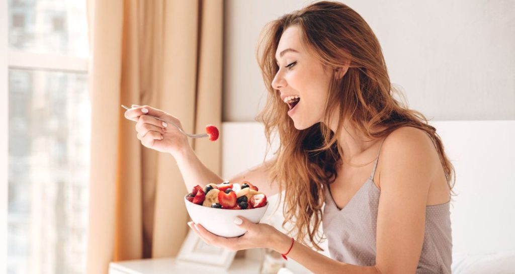 Τι ισχύει πράγματι για το φαγητό αργά τη νύχτα