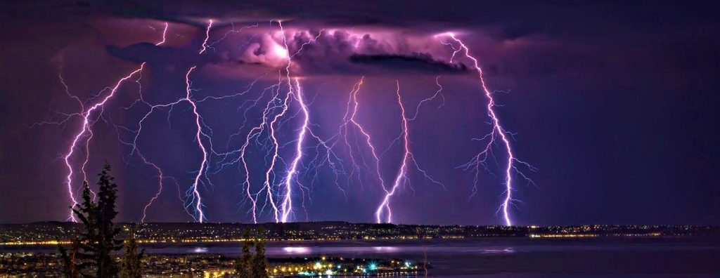 4.500 κεραυνοί έπεσαν χθες στην Ελλάδα των 39 βαθμών Κελσίου! – Πρωτοφανής ασυμμετρία καιρικών φαινομένων