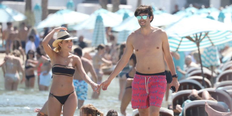 O Βραζιλιάνος ποδοσφαιριστής Ρικάρντο Κακά και η εντυπωσιακή σύντροφός του τράβηξε τα βλέμματα (φωτο)