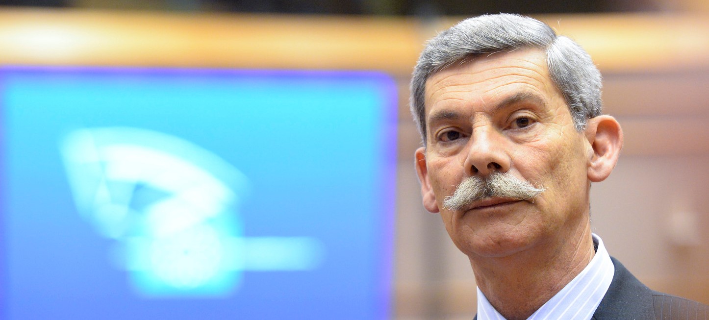 Στρατηγός ε.α. & τ.ευρωβουλευτής Ελ.Συναδινός: «Ο υπουργός Εθνικής Αμυνας Ε.Αποστολάκης είναι ένας προδότης»!