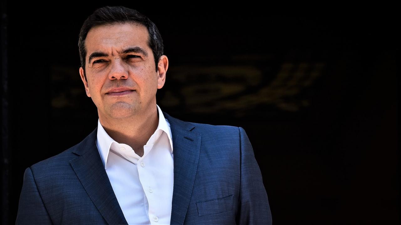 Α.Τσίπρας: Χαμογελαστός και ευδιάθετος στο Λαύριο για ουζάκι με τους δημοσιογράφους (φωτο)