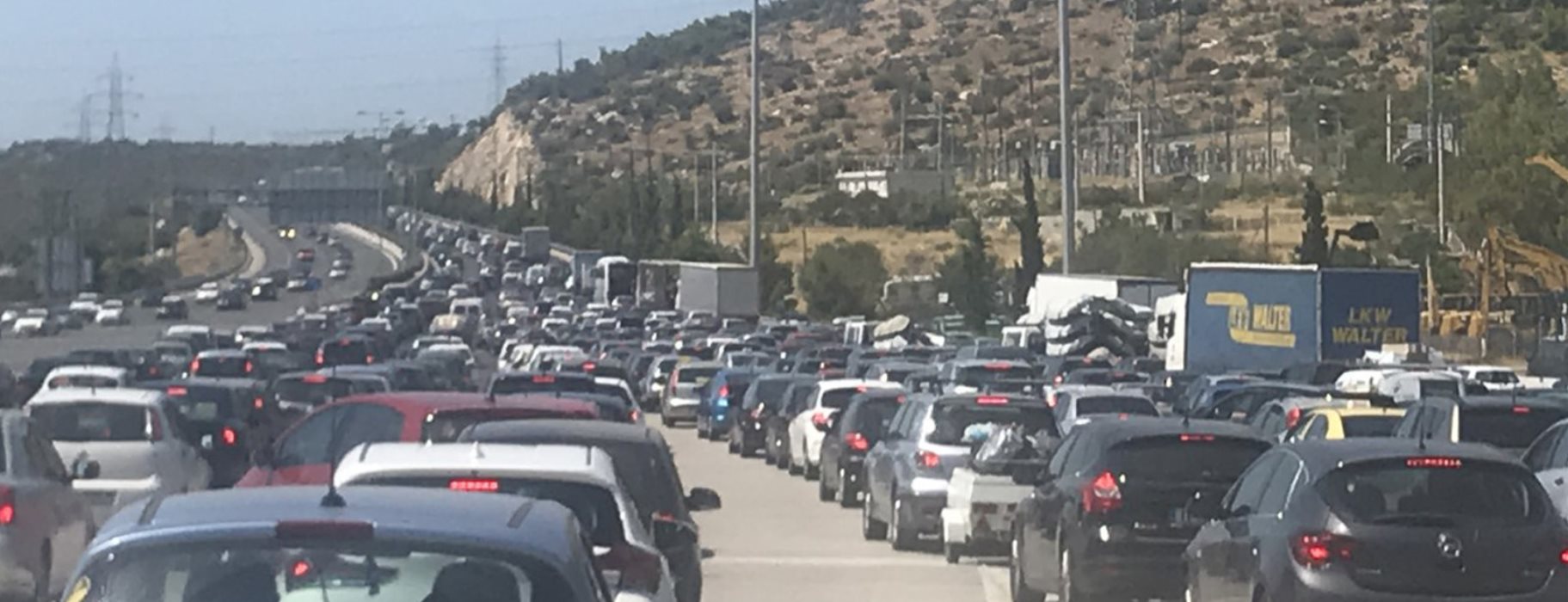 Άνοιξαν οι μπάρες στα διόδια μετά το κυκλοφοριακό κομφούζιο