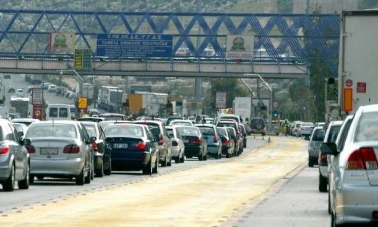 Κίνηση μετ’εμποδίων: Μποτιλιάρισμα από τα διόδια της Ελευσίνας προς Κόρινθο (βίντεο-φωτο)