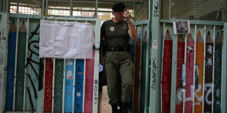 Ενοχλημένη η ηγεσία της ΕΛ.ΑΣ. για την κλοπή της κάλπης στα Εξάρχεια – Είχαν δοθεί οδηγίες για πιθανή αρπαγή