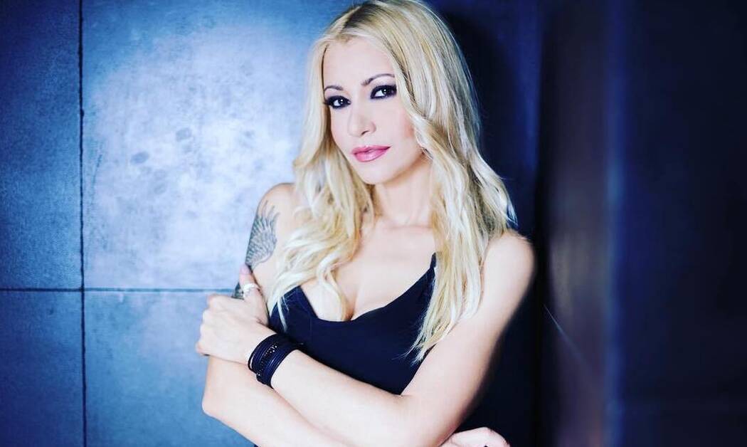 Η Λένα Παπαδοπούλου έβαλε το μπικίνι της και το πληθωρικό της μπούστο «έκλεψε» τις εντυπώσεις (φώτο)