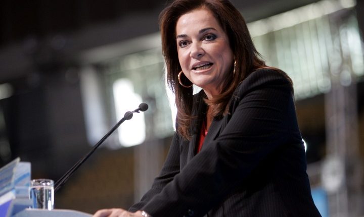 Ρακές στα Χανιά από την Ντόρα Μπακογιάννη