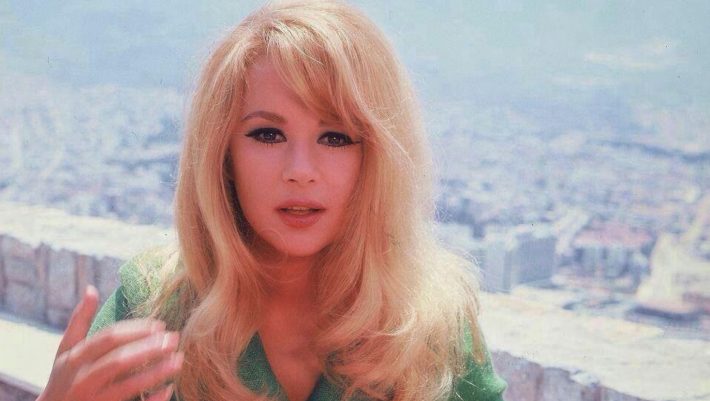 Κανείς δεν το πρόσεξε: Η σκηνή που η Βουγιουκλάκη χτυπάει και παραλίγο να χάσει τη ζωή της (βίντεο)