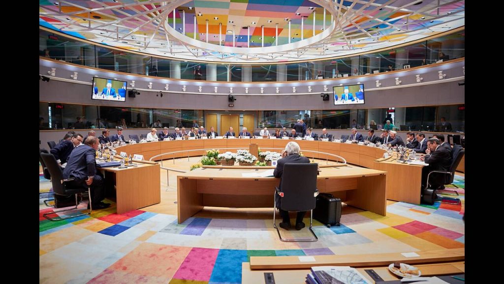 Η Κομισιόν δηλώνει «ουδέτερη» σε κάθε εκλεγμένη κυβέρνηση