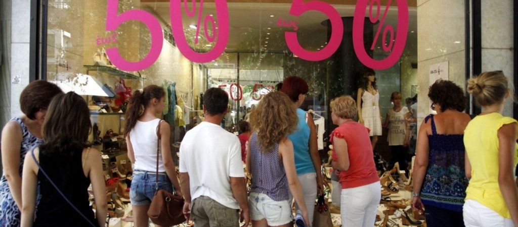 Θερινές εκπτώσεις 2019: Ξεκινούν από σήμερα – Ανοιχτά τα καταστήματα την επόμενη Κυριακή