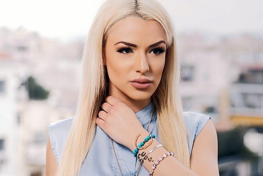 Η Στέλλα Μιζεράκη ποζάρει με μπικίνι και «τρελαίνει» το instagram (φώτο)