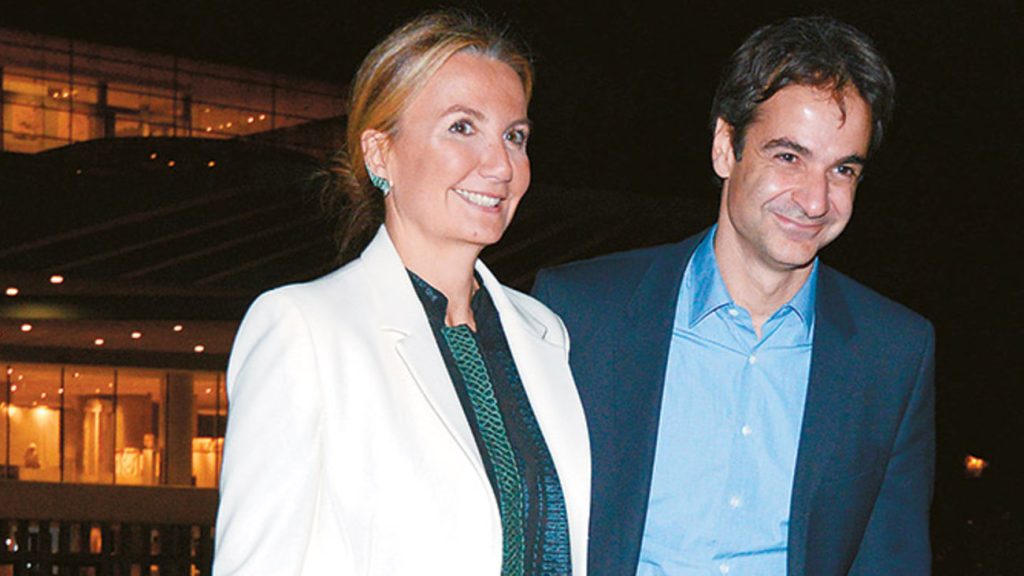 Μαρέβα  Μητσοτάκη: Σικ εμφάνιση στην ορκωμοσία του συζύγου της