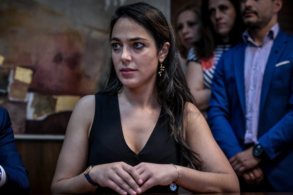 Ποια είναι η Δόμνα Μιχαηλίδου – Η 32χρονη εντυπωσιακή νέα υφυπουργός Εργασίας (φώτο-βίντεο)