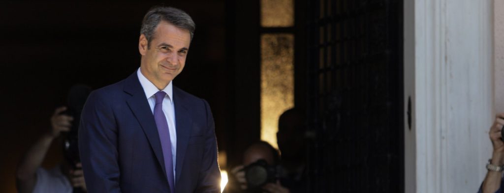 «Ποτισμένο» τσιγαρίλα και με κλειδωμένες πόρτες βρήκε το Μαξίμου ο Κυριάκος Μητσοτάκης