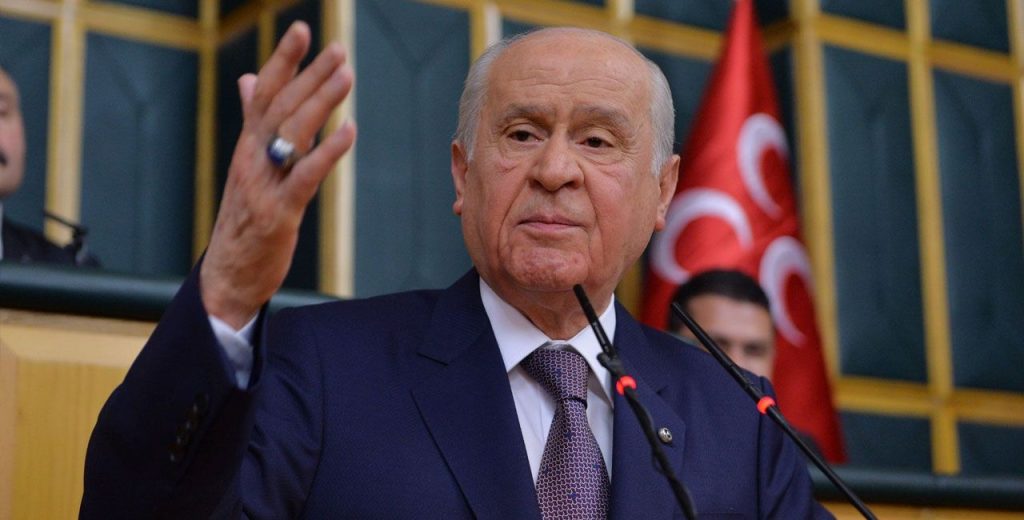 Ο Ν.Μπαχτσελί ειρωνεύεται τον Α.Τσίπρα: «Η κουτσή πάπια πήρε αυτό που της άξιζε στις εκλογές»