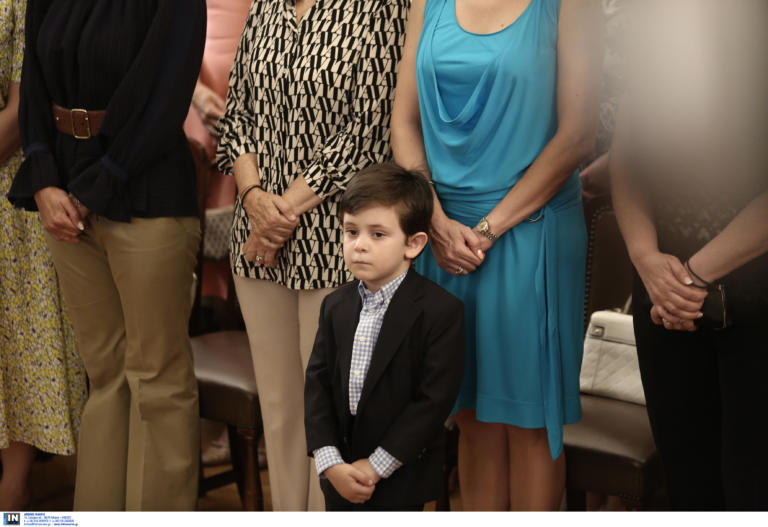 Ορκωμοσία κυβέρνησης Μητσοτάκη: Tα βλέμματα έκλεψε ο μικρός Αλκαίος (φωτο-βίντεο)