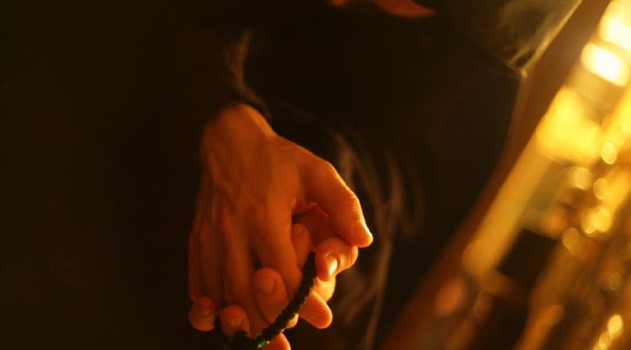 Γιατί κάνουμε το σταυρό μας με το δεξί μας χέρι