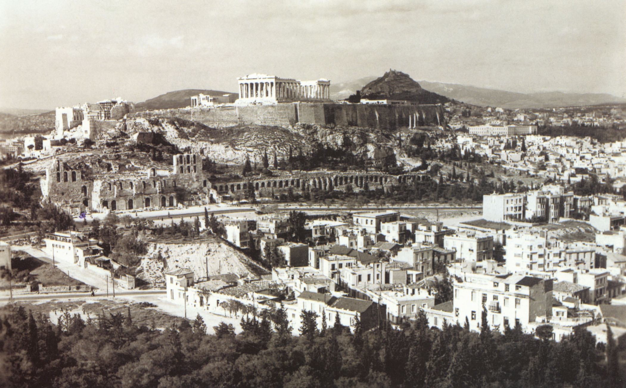 Μοναδικό έγχρωμο βίντεο από την τελευταία παρέλαση στην Αθήνα πριν την γερμανική κατοχή