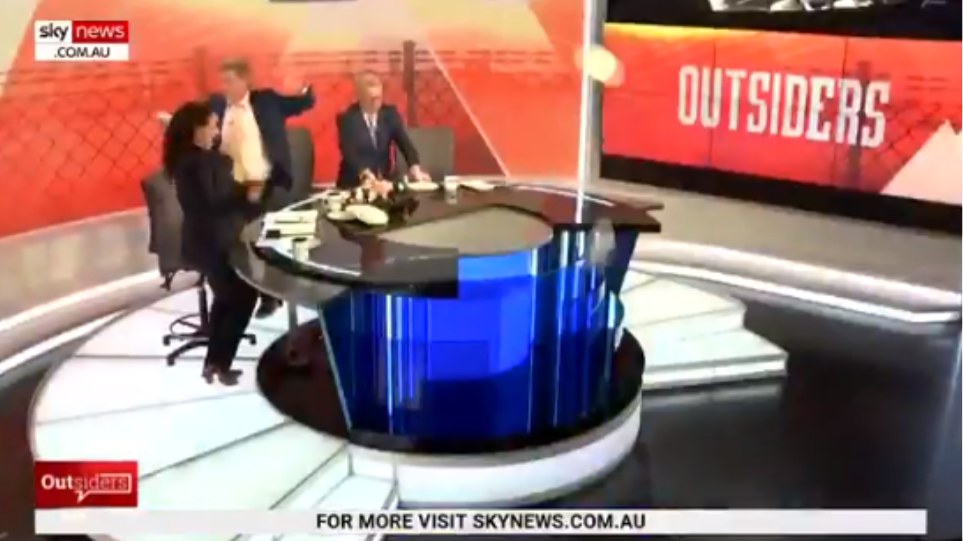 Βίντεο: «Ηλία ρίχτο» – Στην Αυστραλία σπάνε πιάτα και χορεύουν on air για την εκλογή του Κ.Μητσοτάκη!