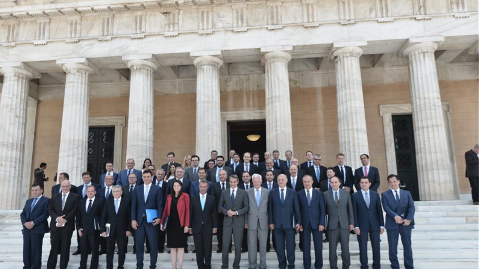 Η οικογενειακή φωτογραφία του υπουργικού συμβουλίου (φωτό)
