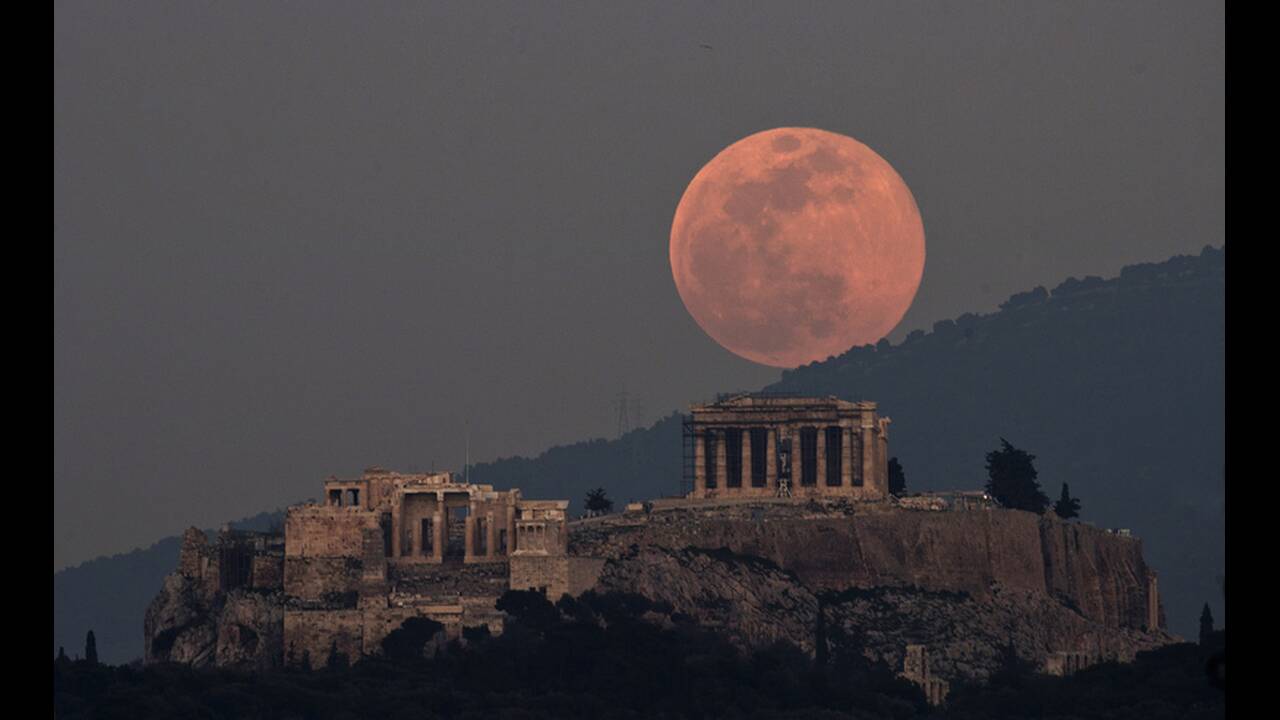 Πανσέληνος και μερική έκλειψη Σελήνης: To διπλό φαινόμενο που θα είναι ορατό από την Ελλάδα