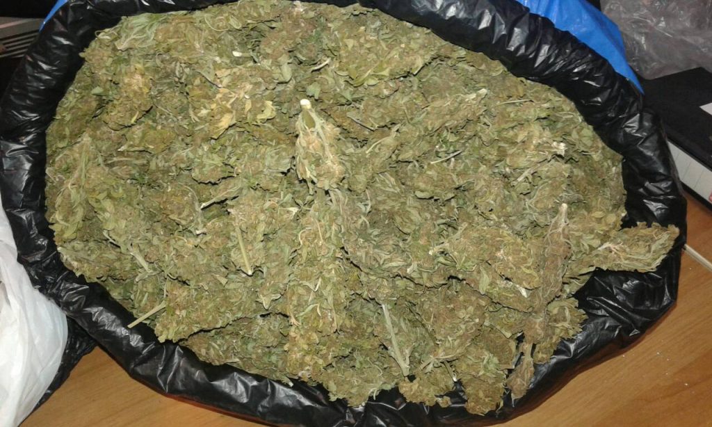 Βρέθηκαν ακόμη 13 κιλά χασίς της σπείρας με τον αστυνομικό