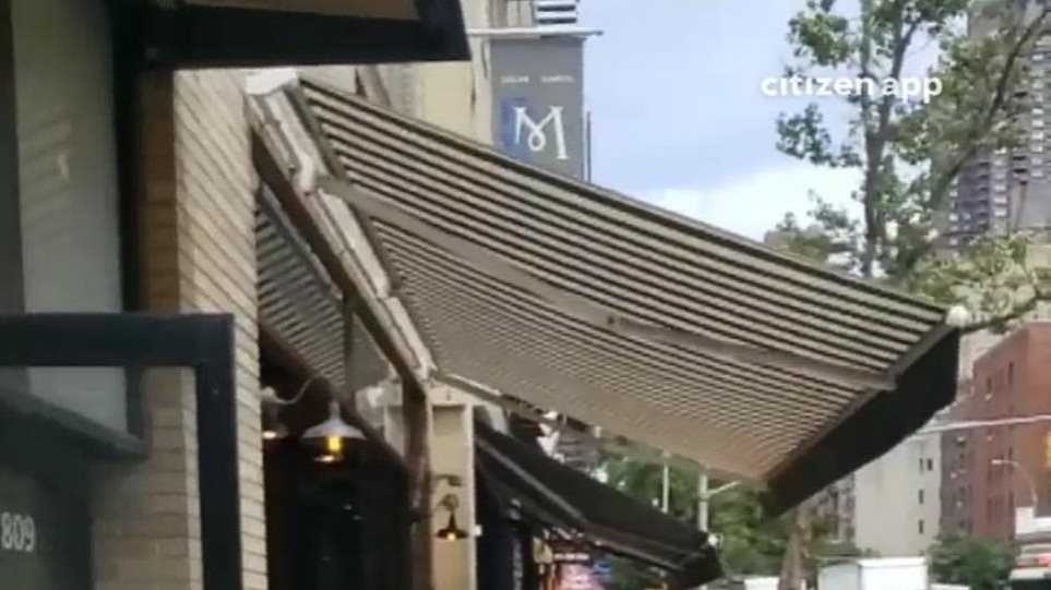 Ταξί «καρφώθηκε» σε εστιατόριο του Μανχάταν – Οκτώ τραυματίες