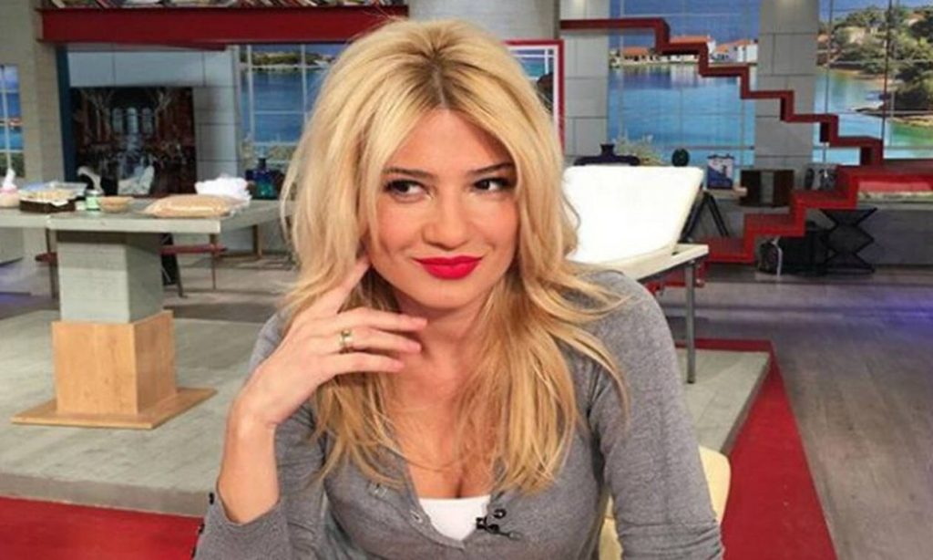 Η Φαίη Σκορδά αποκαλύπτει τον νέο αρχισυντάκτη της εκπομπής της (βίντεο)