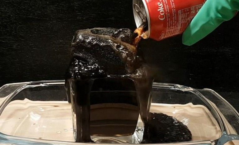 Δες τι συμβαίνει στον οργανισμό σου όταν πίνεις Coca cola (βίντεο)