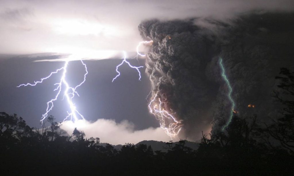 Η ΕΡΤ μεταδίδει για ακραία καιρικά φαινόμενα στην Ανατολική Αττική αλλά το διαψεύδει η γ.γ. Πολιτικής Προστασίας!