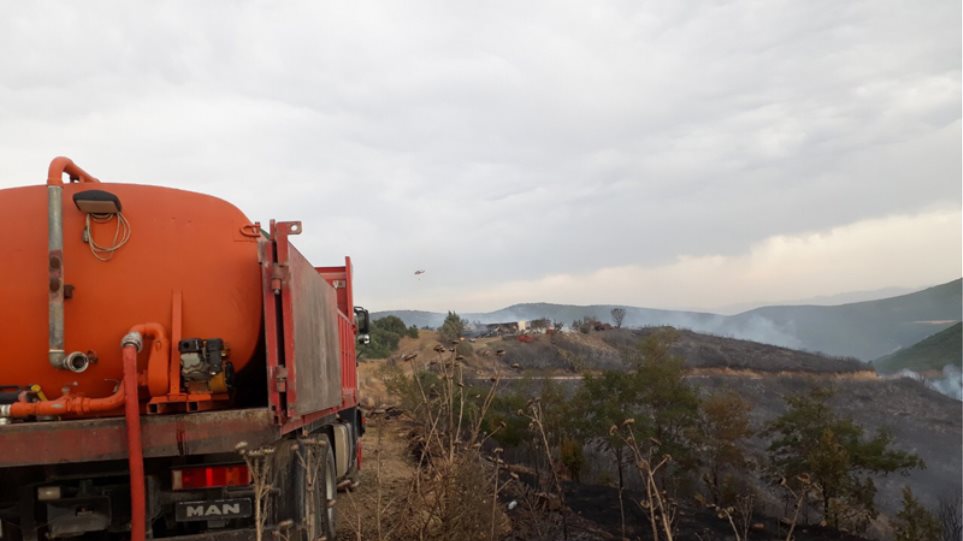Σε ύφεση η φωτιά στη Δίβρη – Επέστρεψαν τα παιδιά στις κατασκηνώσεις στον Παρνασσό