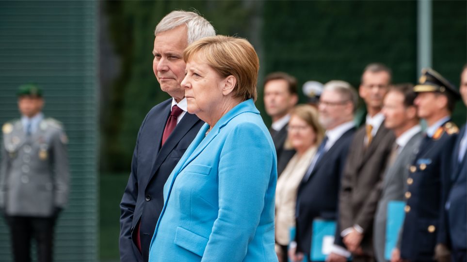 Η Μέρκελ έλεγε «θα τα καταφέρω» όταν έπαθε το τρίτο τρέμουλο: Επιληψία ή κάποια άλλη ασθένεια;