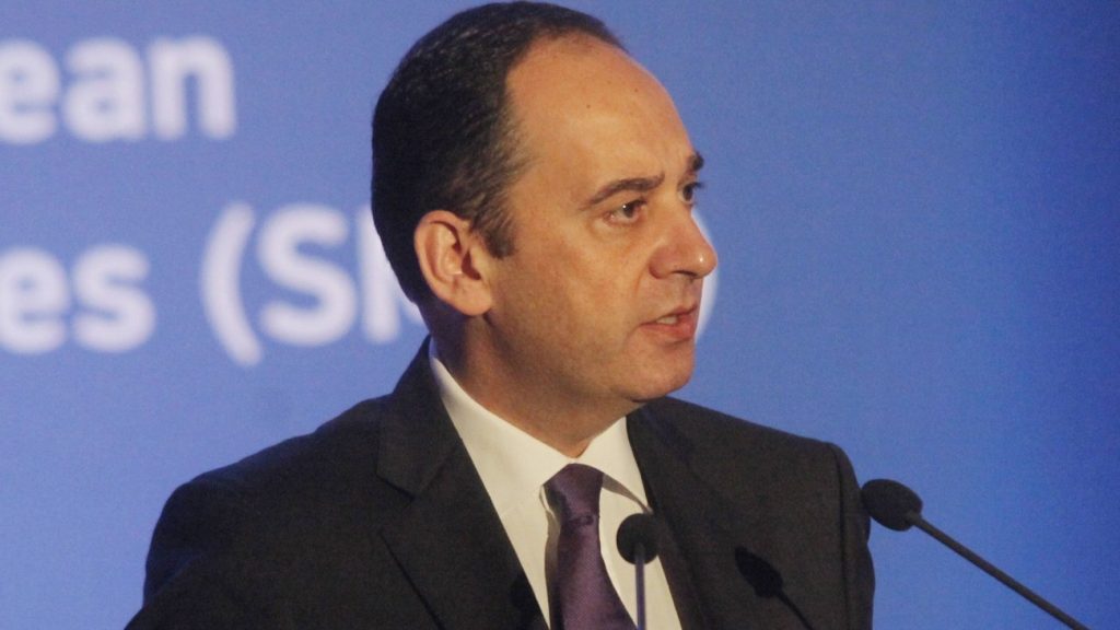 Πλακιωτάκης: Δεν είμαι ούτε με τους εφοπλιστές, ούτε με τους ναυτεργάτες