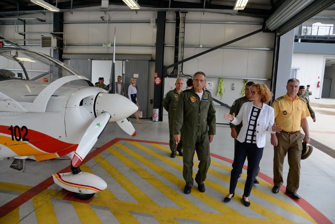 Τα Σκόπια ψάχνουν για… πιλότους