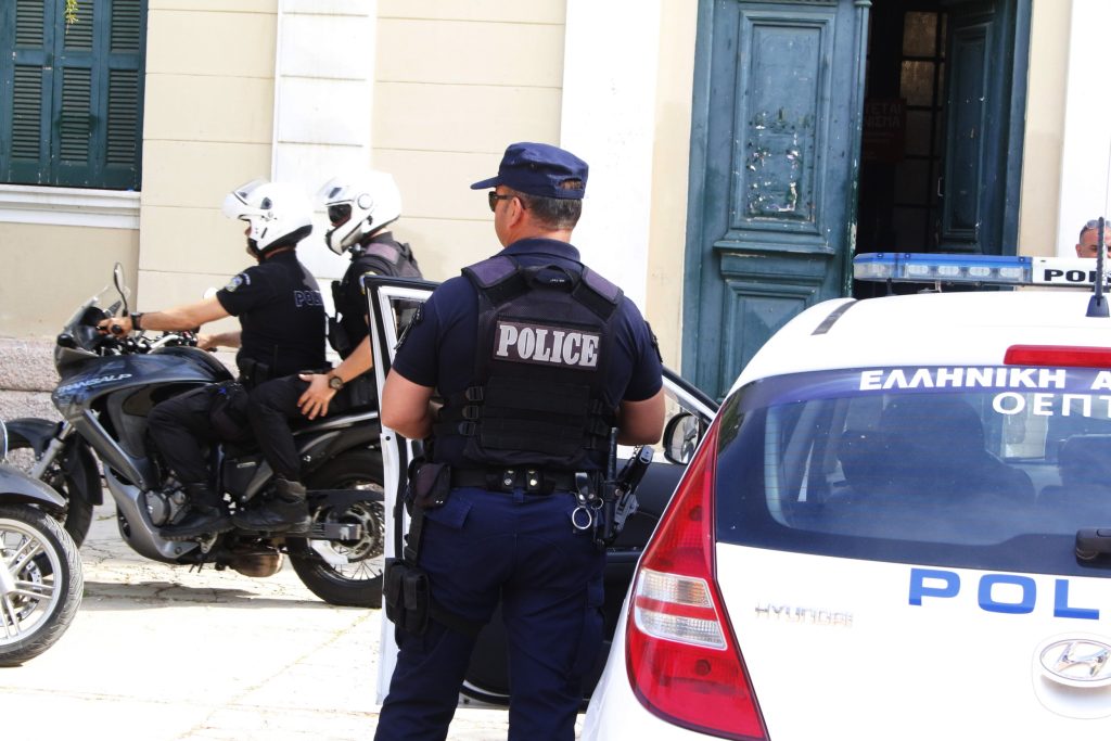 Καλπάζει ο «πολύς-πολιτισμός» και στην Κρήτη: Αλλοδαποί έσπασαν στο ξύλο Σύρο για να τον ληστέψουν