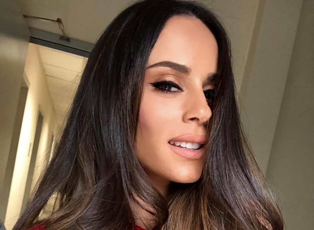 Η Μαρία Αντωνά ποζάρει με μαγιό και μοιράζει «εγκεφαλικά» (φωτο)