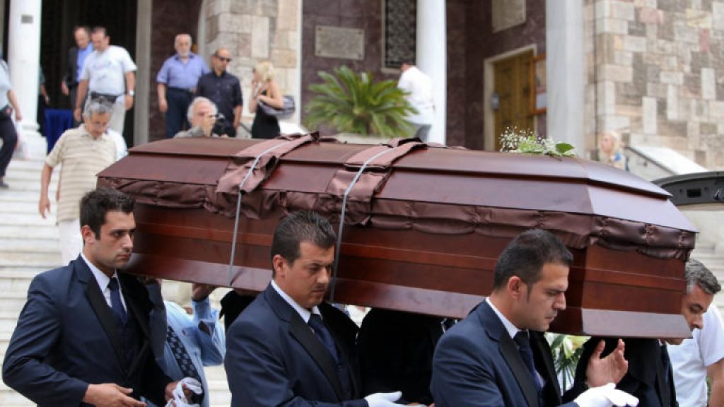 Μακάβριο μπέρδεμα σε κηδεία στο Ηράκλειο: Σταμάτησαν την τελετή γιατί δεν αναγνώριζαν τον νεκρό