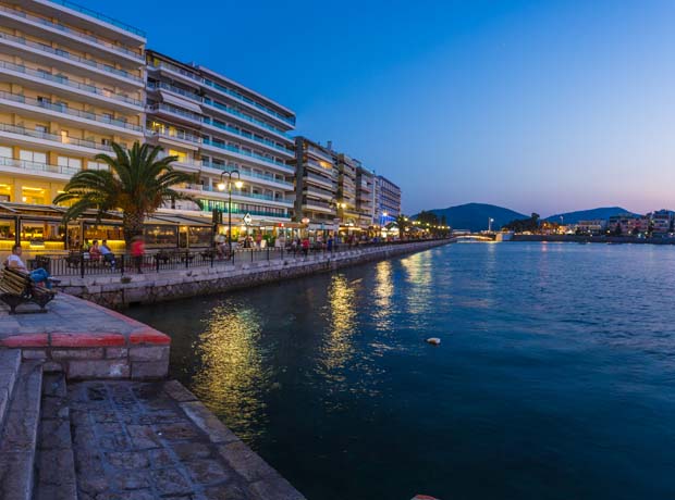 Χαλκίδα: Εικόνες ντροπής σε παραλία μετά από εμφάνιση ψαριού (βίντεο)