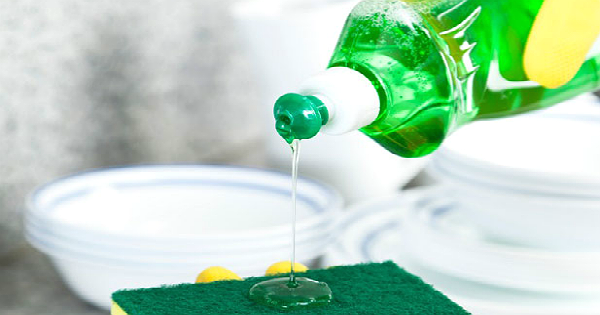 5 αλλιώτικες χρήσεις για το υγρό απορρυπαντικό πιάτων