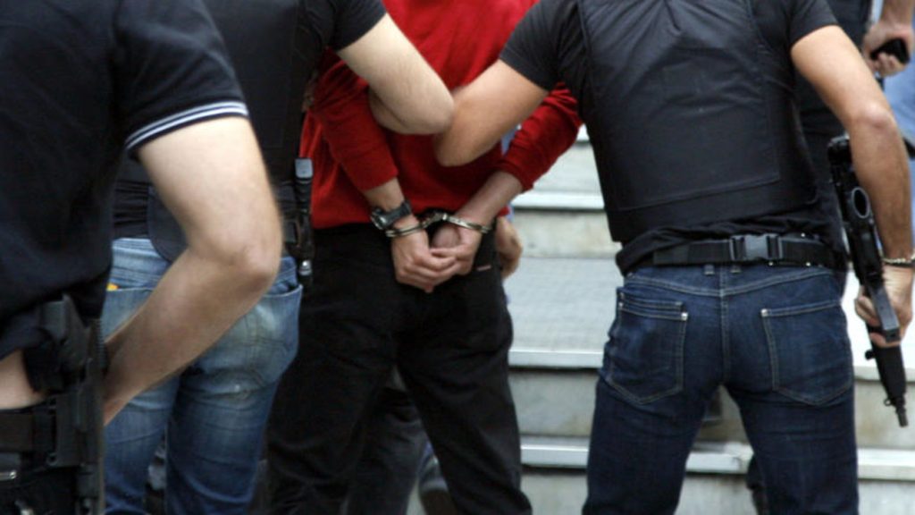 Στη δημοσιότητα τα στοιχεία δύο από τη συμμορία με τους «μαϊμού» εφοριακούς