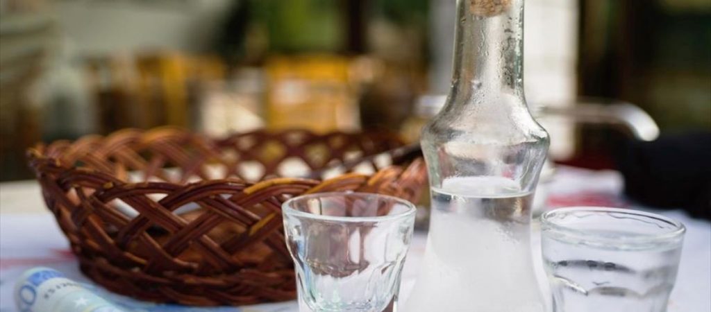«Φωτιά» οι τιμές σε τσίπουρο και τσικουδιά – Τουλάχιστον 3,5 € ακριβότερα