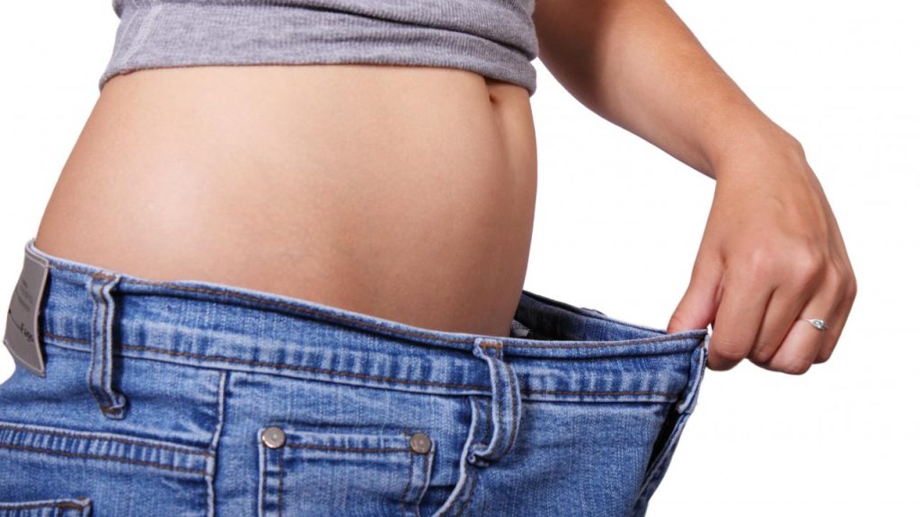 Επτά τροφές που «λιώνουν» το λίπος και εξαφανίζουν την κοιλιά