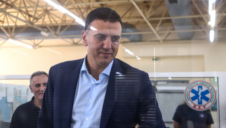 Ο Κικίλιας έκανε αιφνιδιαστική επίσκεψη στο «Λαϊκό» νοσοκομείο